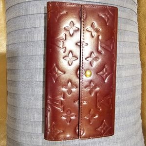 Authentic Louis Vuitton Vernis Burgundy/purple Sarah Wallet